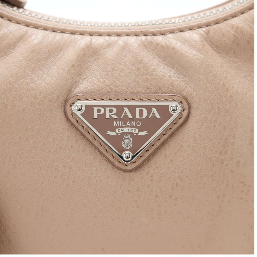 Prada Re-Edition 2005 - Logo Closeup